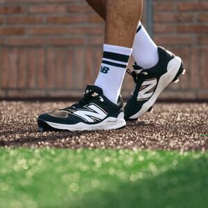 New Balance Men's 7 Black White Fresh Foam 3000 v7 Molded Baseball Cleats LB6-5